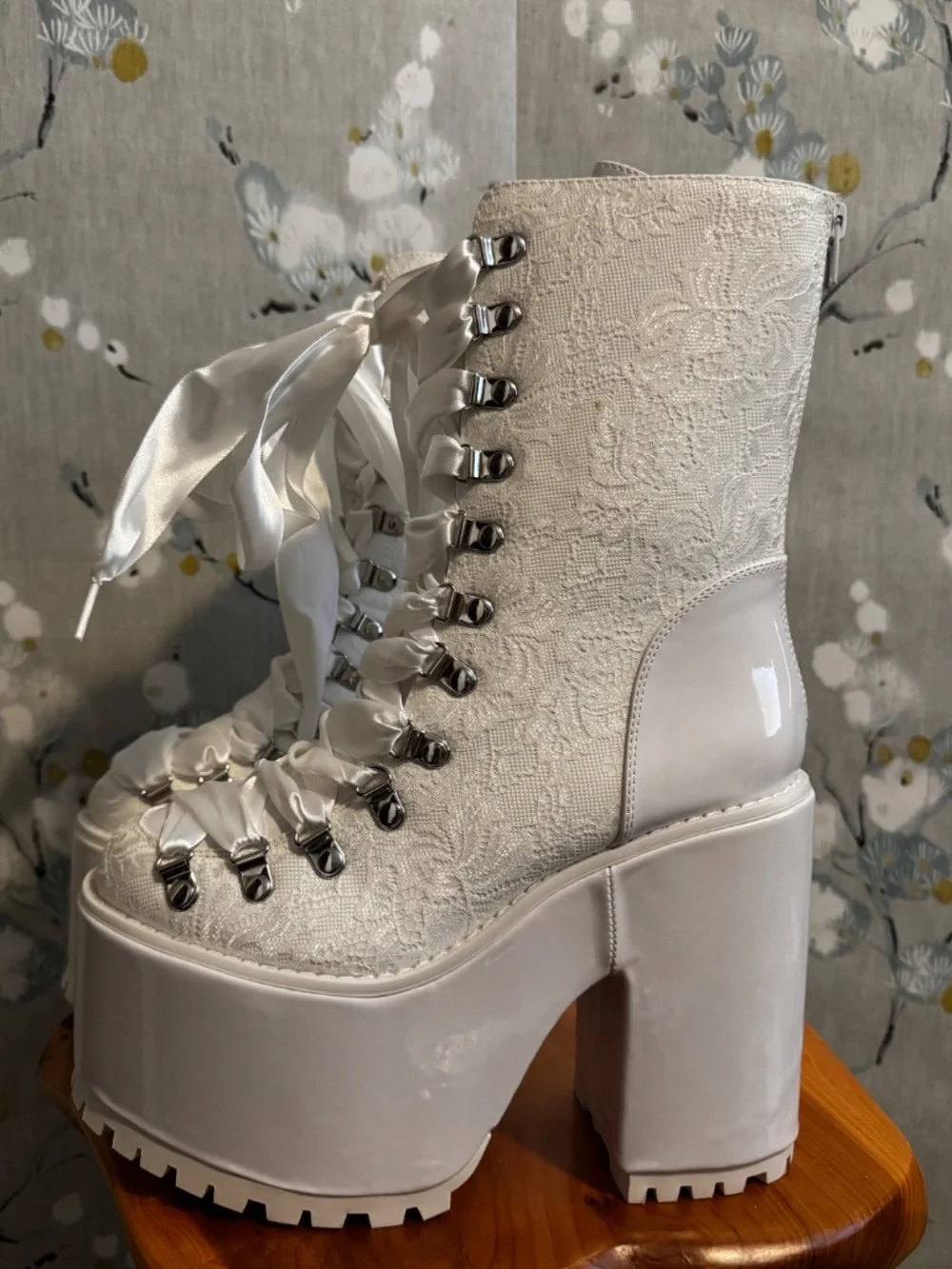YRU Ribbons and Lace Absinthe Platforms White Size 7